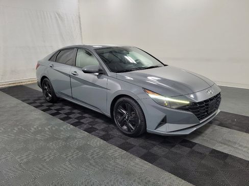 Used 2021 Hyundai Elantra SEL FWD image 11