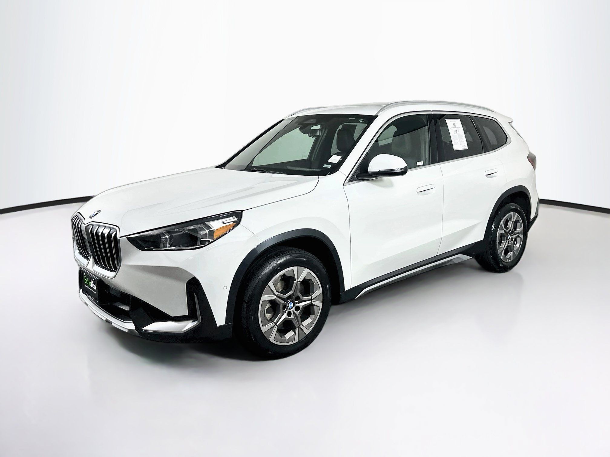 Used 2025 BMW X1 xDrive28i AWD/4WD image 3