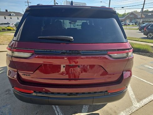 Certified 2024 Jeep Grand Cherokee Altitude AWD/4WD image 12