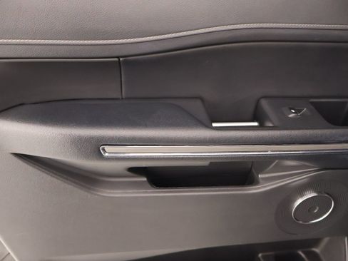 Used 2024 Ford Expedition Max XLT image 18