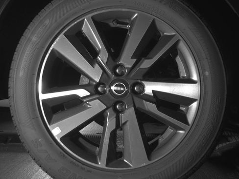 Used 2025 Nissan Versa SV FWD image 18