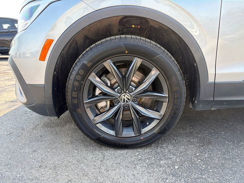 Used 2024 Volkswagen Tiguan SE image 19