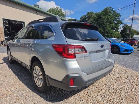 Used 2018 Subaru Outback 2.5i Premium AWD/4WD image 4