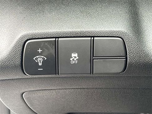 Certified 2025 Hyundai Elantra Sport image 19