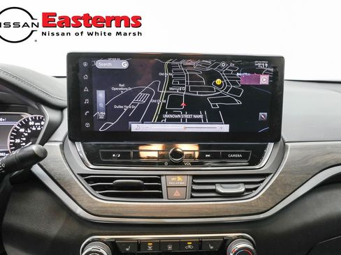 Used 2023 Nissan Altima 2.5 SV w/ SV Premium Package FWD image 12