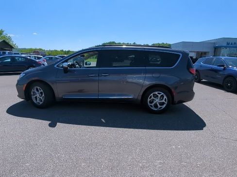 Used 2023 Chrysler Pacifica Limited FWD image 36