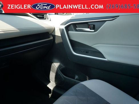 Used 2024 Toyota RAV4 XLE AWD/4WD image 31