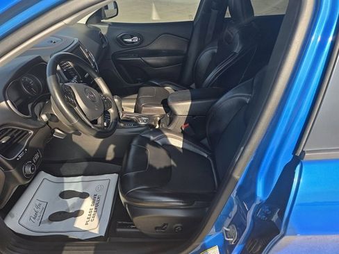 Used 2020 Jeep Cherokee Trailhawk w/ Cold Weather Group image 5