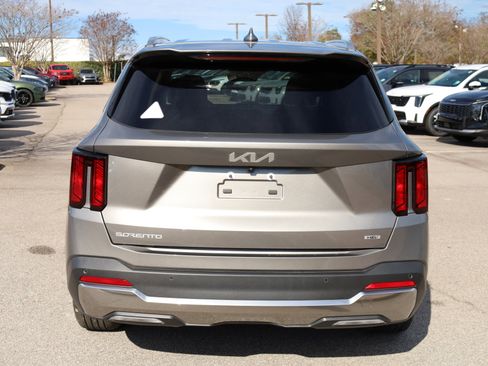 Used 2025 Kia Sorento EX image 4