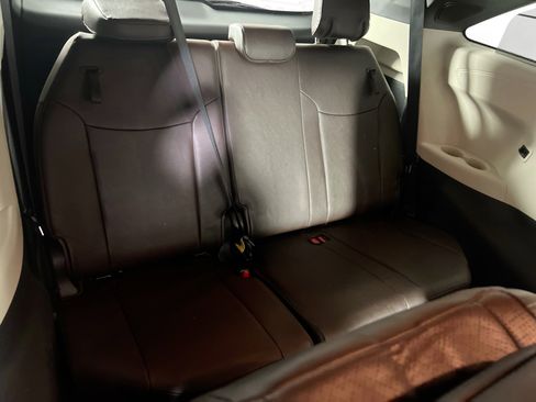 Used 2021 Toyota Sienna Platinum AWD/4WD image 29