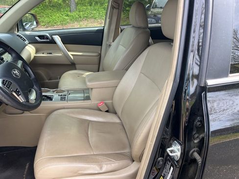 Used 2013 Toyota Highlander SE image 16