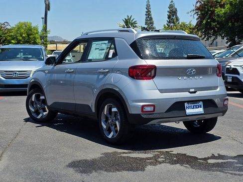 New 2025 Hyundai Venue SEL image 5