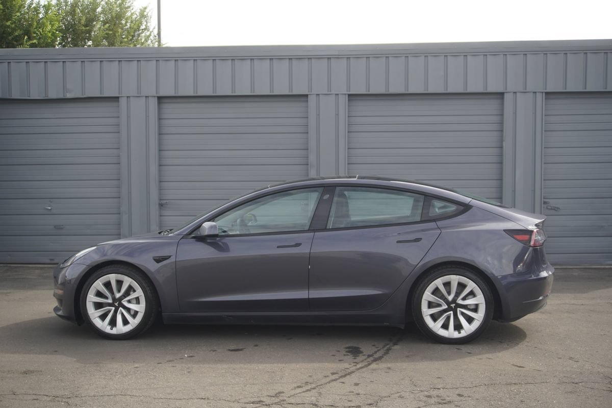 Used 2022 Tesla Model 3 Standard Range RWD image 2