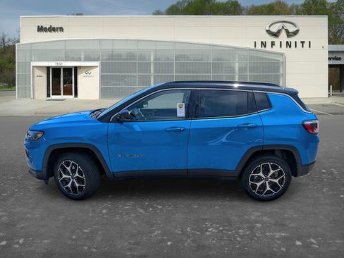 Used 2025 Jeep Compass Limited image 38