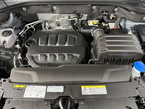 Used 2025 Volkswagen Atlas Peak Edition SE image 10