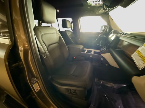 New 2026 Land Rover Defender 110 X-Dynamic SE AWD/4WD image 14
