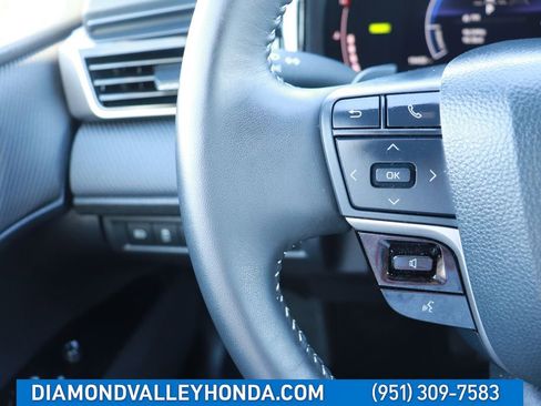 Used 2025 Toyota Camry SE image 36