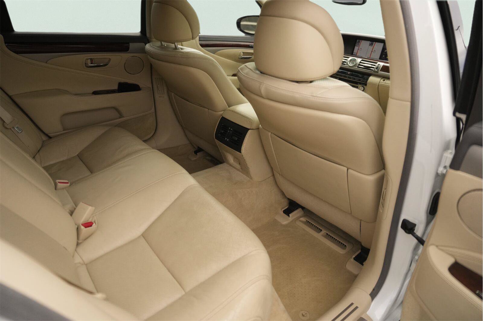 Used 2014 Lexus LS 460 w/ Comfort Package RWD image 15