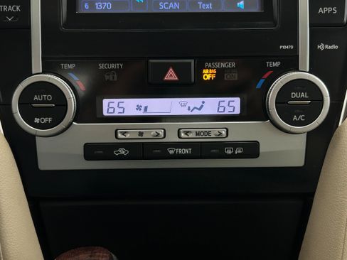 Used 2013 Toyota Camry XLE FWD image 9