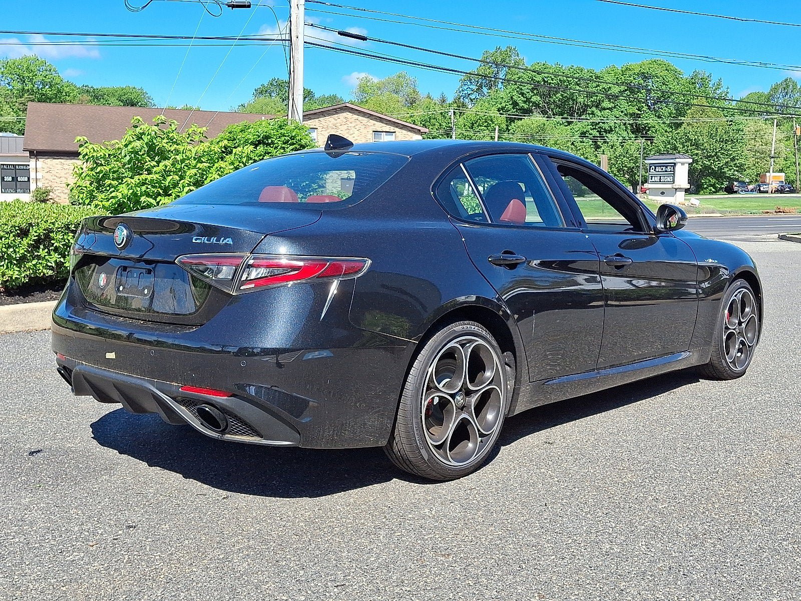 Used 2024 Alfa Romeo Giulia Veloce AWD/4WD image 3