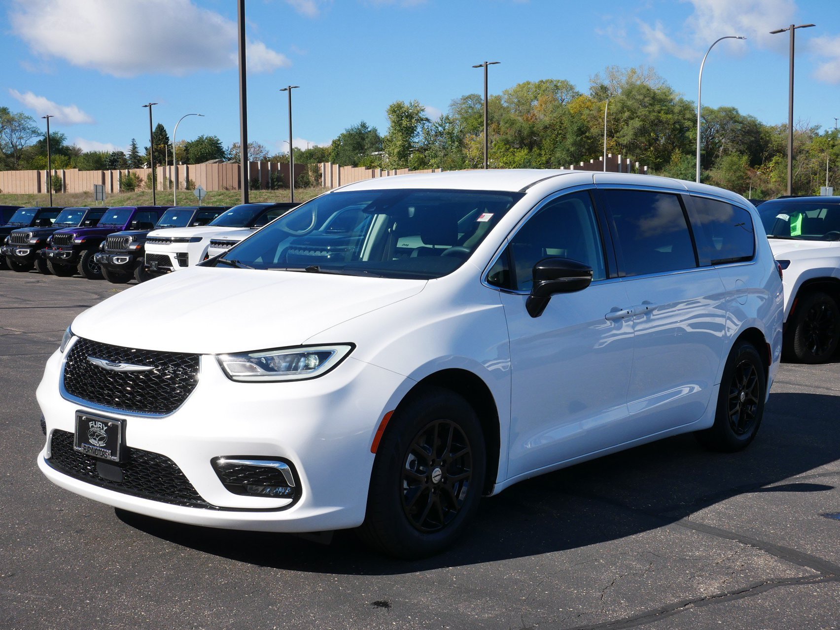 Used 2024 Chrysler Pacifica Touring-L FWD image 15