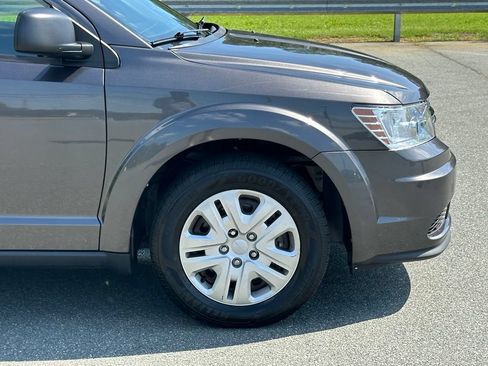 Used 2020 Dodge Journey SE FWD image 37
