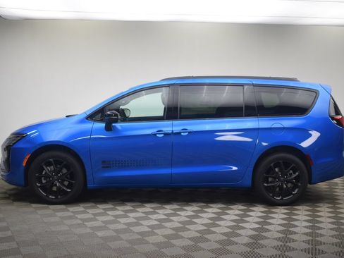 New 2027 Chrysler Pacifica Select AWD/4WD image 13