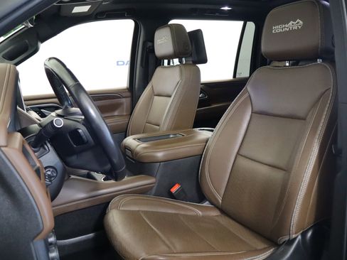 Used 2021 Chevrolet Suburban High Country w/ Premium Package image 21