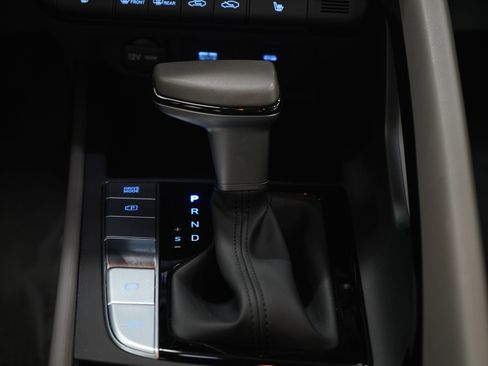 Used 2025 Hyundai Elantra SEL FWD image 17