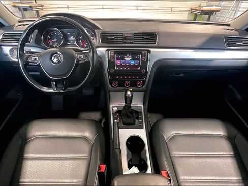 Used 2019 Volkswagen Passat 2.0T Wolfsburg image 16