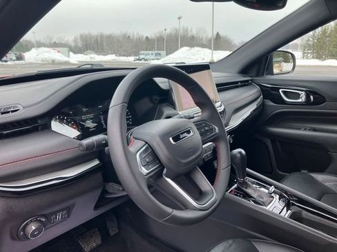 Used 2025 Jeep Compass Trailhawk image 15