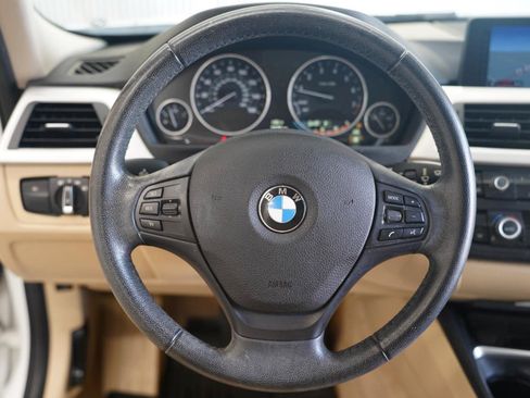 Used 2013 BMW 320i Sedan RWD image 11