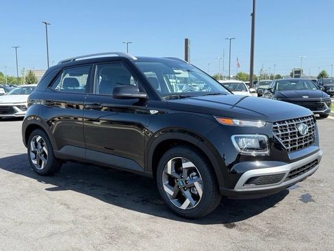 Certified 2025 Hyundai Venue SEL FWD image 3