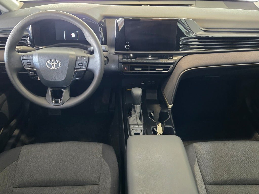 Used 2025 Toyota Camry LE AWD/4WD image 17