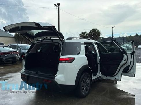Used 2025 Nissan Pathfinder SV AWD/4WD image 17