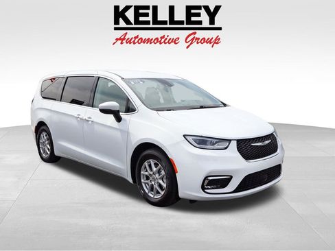 Used 2023 Chrysler Pacifica Touring-L FWD image 1