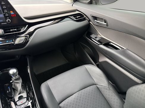 Used 2021 Toyota C-HR Limited FWD image 15