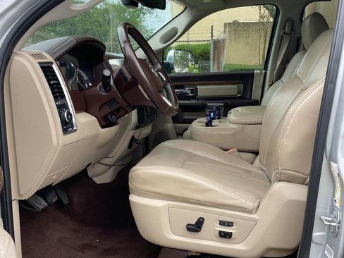 Used 2018 RAM 2500 Laramie w/ Convenience Group RWD image 7