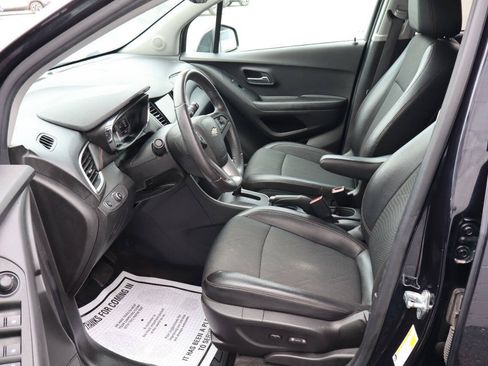Used 2021 Chevrolet Trax LT w/ LT Convenience Package AWD/4WD image 6