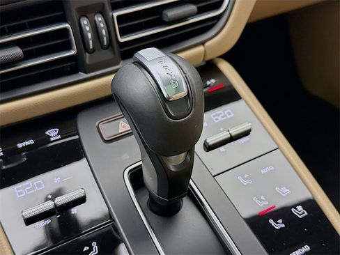 Certified 2025 Porsche Macan image 22