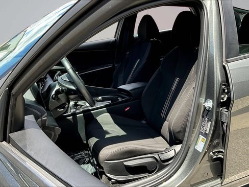 Used 2025 Hyundai Elantra Sport FWD image 24