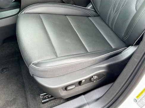 Used 2024 Buick Envision Avenir image 23