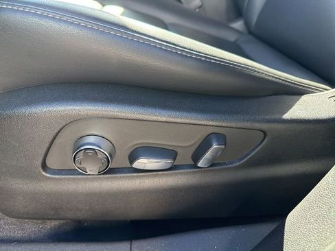 Used 2024 Cadillac XT4 Premium Luxury image 18