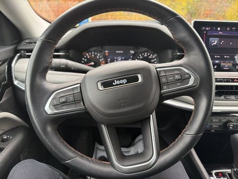 Certified 2022 Jeep Compass Limited image 3