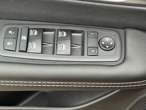 New 2026 Chrysler Pacifica Select image 11