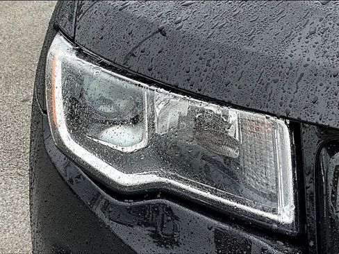 Used 2022 Jeep Grand Cherokee Limited image 29