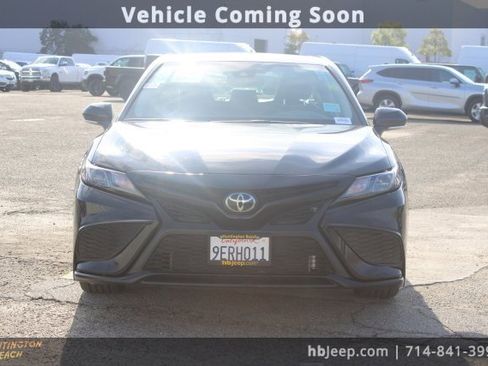 Used 2023 Toyota Camry SE image 2