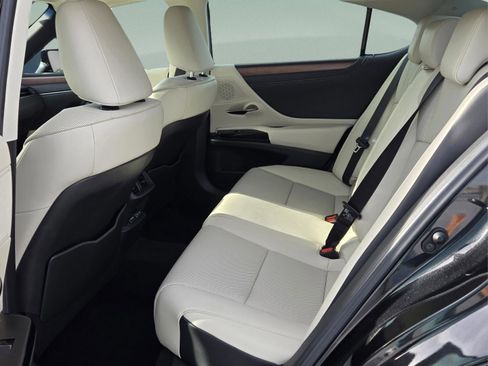 Certified 2025 Lexus ES 350 w/ Premium Package image 9