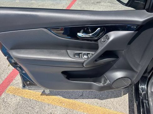 Used 2019 Nissan Rogue Sport SV w/ Technology Package FWD image 19