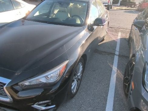 Used 2018 INFINITI Q50 Luxe w/ Essential Package (3.0T Luxe) image 4